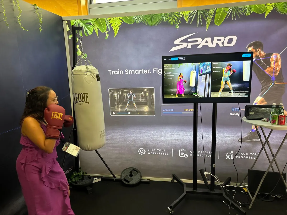 A live SPARO technique demonstration at the booth